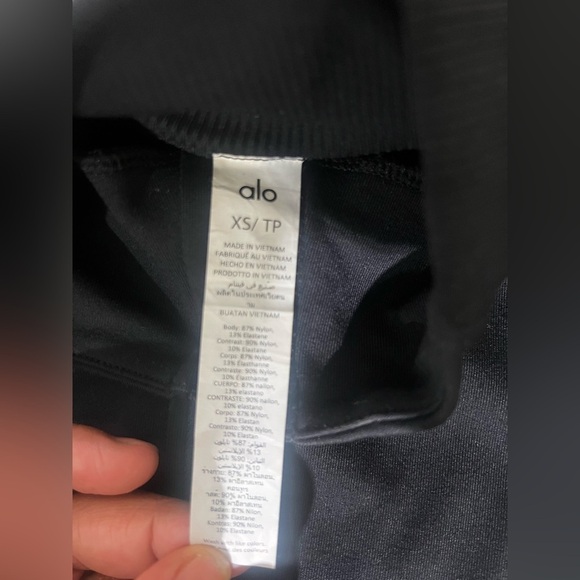 Alo Yoga Airbrush Formation Jacket | XS | Sleek & Sculpting Fit - Picture 4 of 6